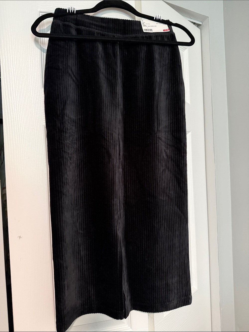 Uniqlo Black Corduroy Midi Skirt - Picture 2 of 3